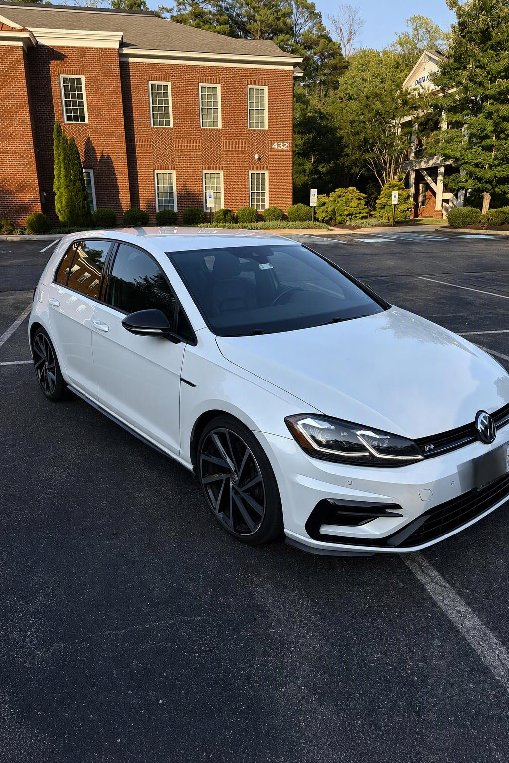Used 2018 Volkswagen Golf R 4-Door AWD/4WD image 8