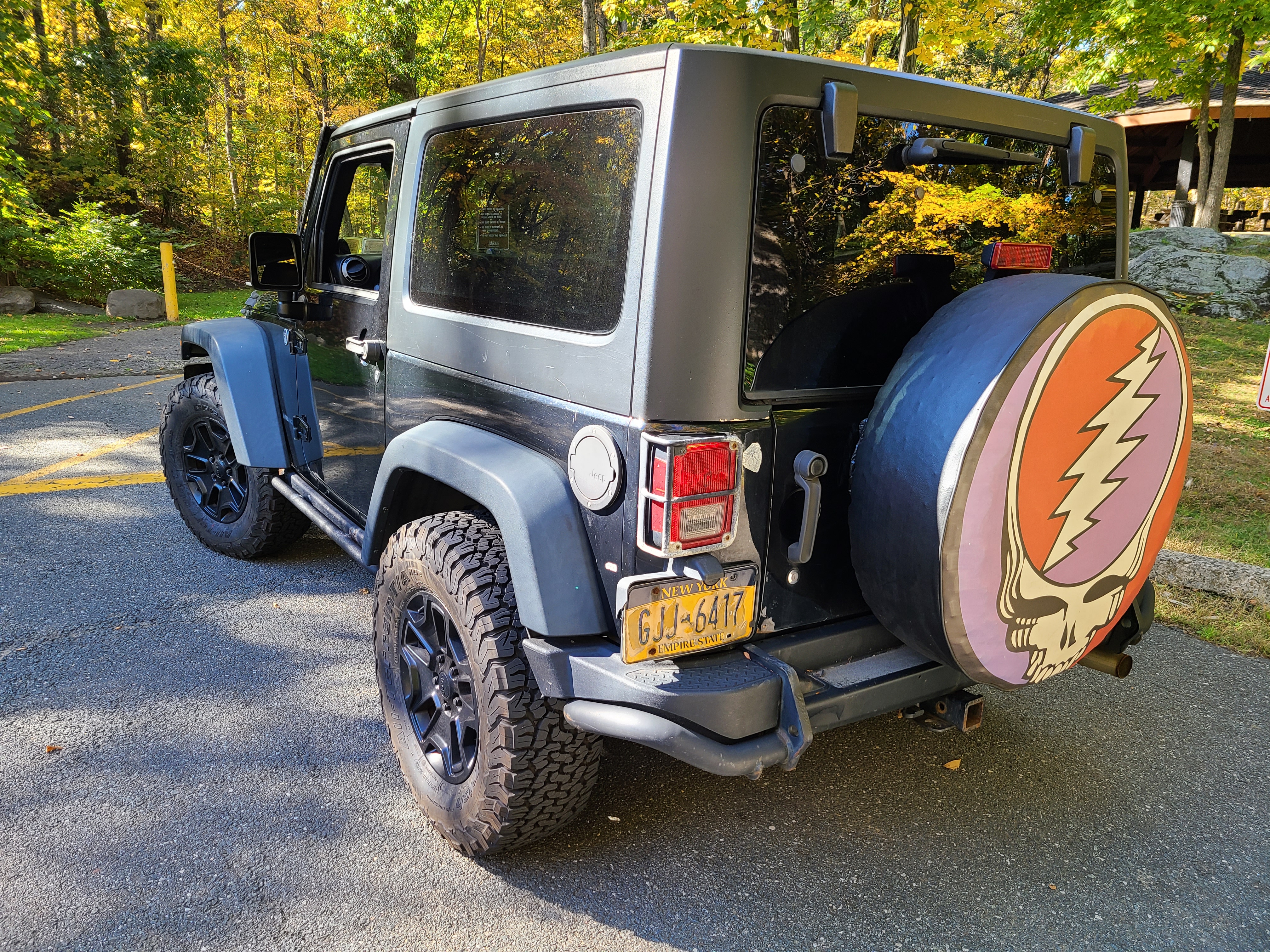 Used 2013 Jeep Wrangler Sahara AWD/4WD image 2