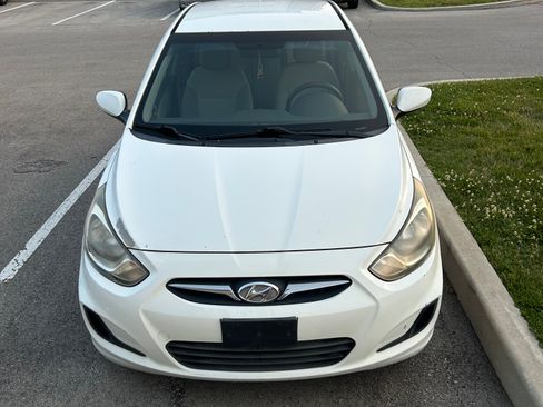 Used 2012 Hyundai Accent GS FWD image 2