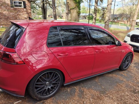 Used 2015 Volkswagen GTI SE image 11