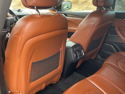Used 2017 Maserati Levante image 24