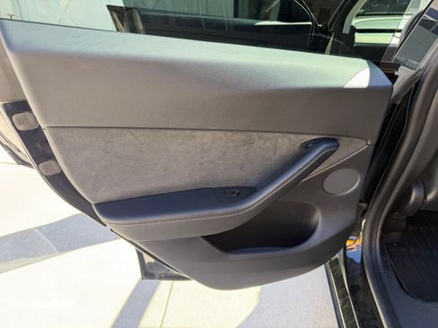 Used 2021 Tesla Model Y Long Range AWD/4WD image 13