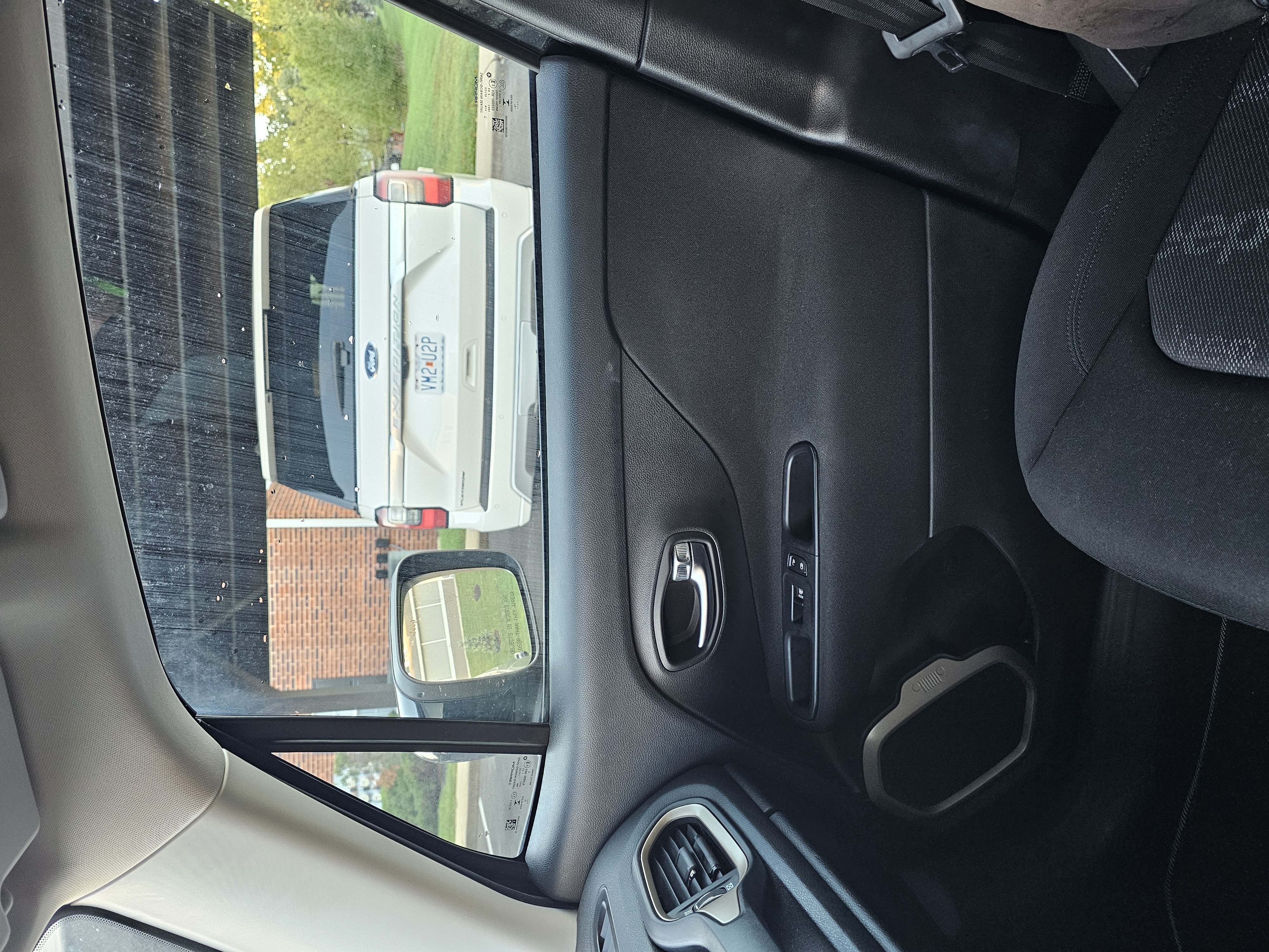 Used 2016 Jeep Renegade Latitude FWD image 19