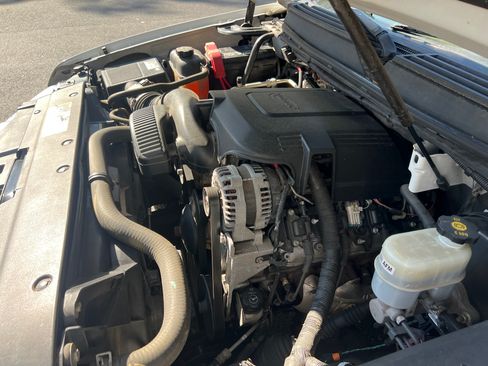 Used 2009 Chevrolet Suburban LT image 28