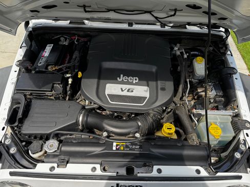 Used 2018 Jeep Wrangler Sport AWD/4WD image 2