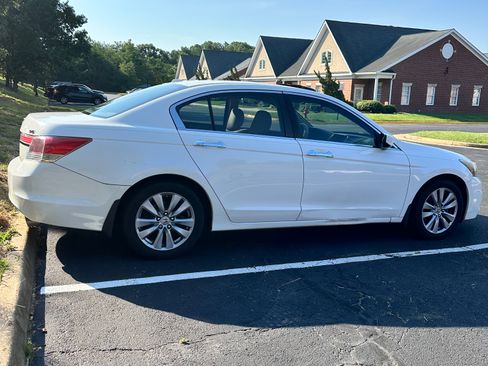 Used 2011 Honda Accord EX-L image 9