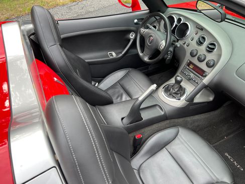 Used 2007 Pontiac Solstice GXP w/ Premium Package image 17