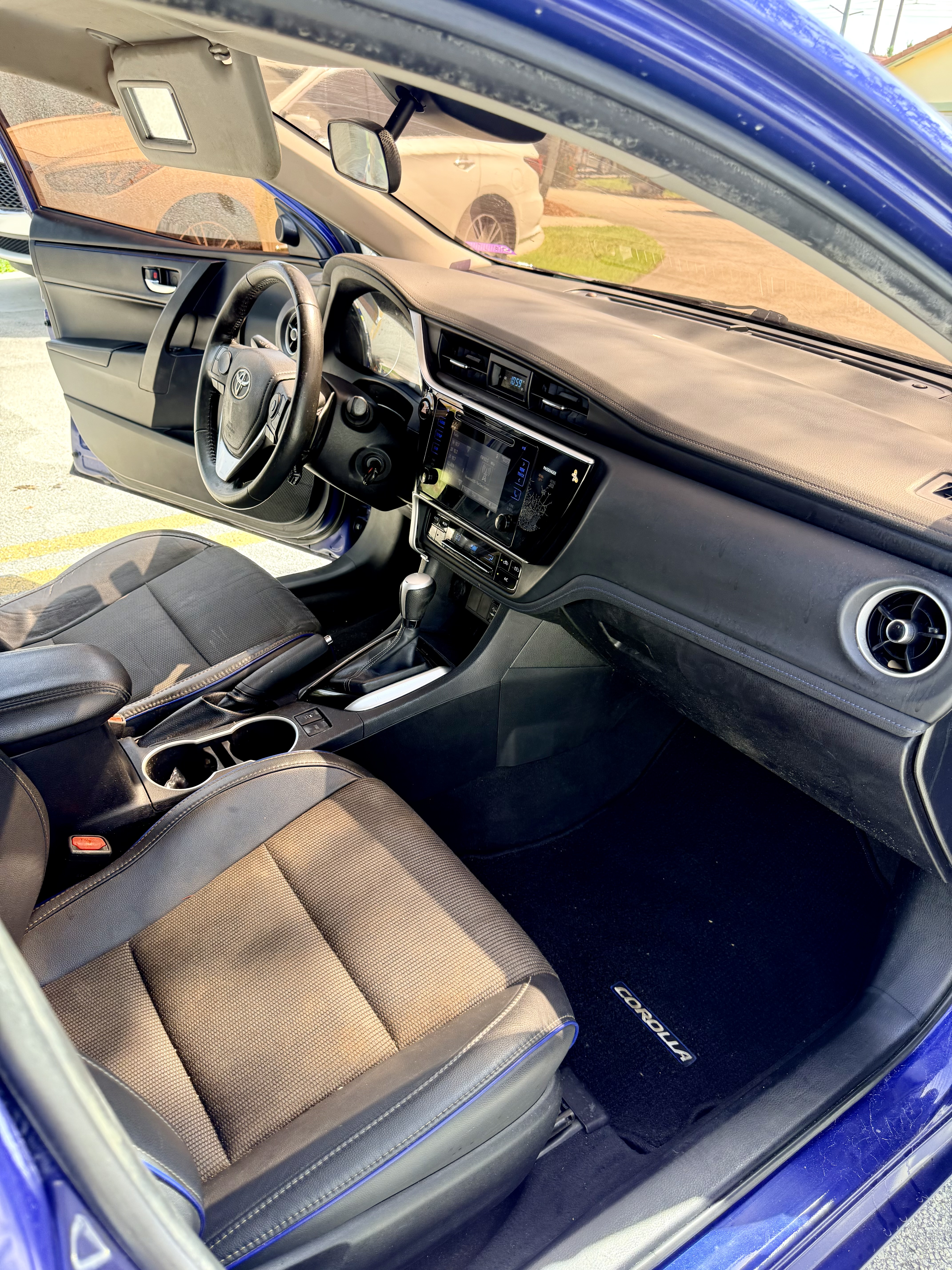 Used 2017 Toyota Corolla SE FWD image 15