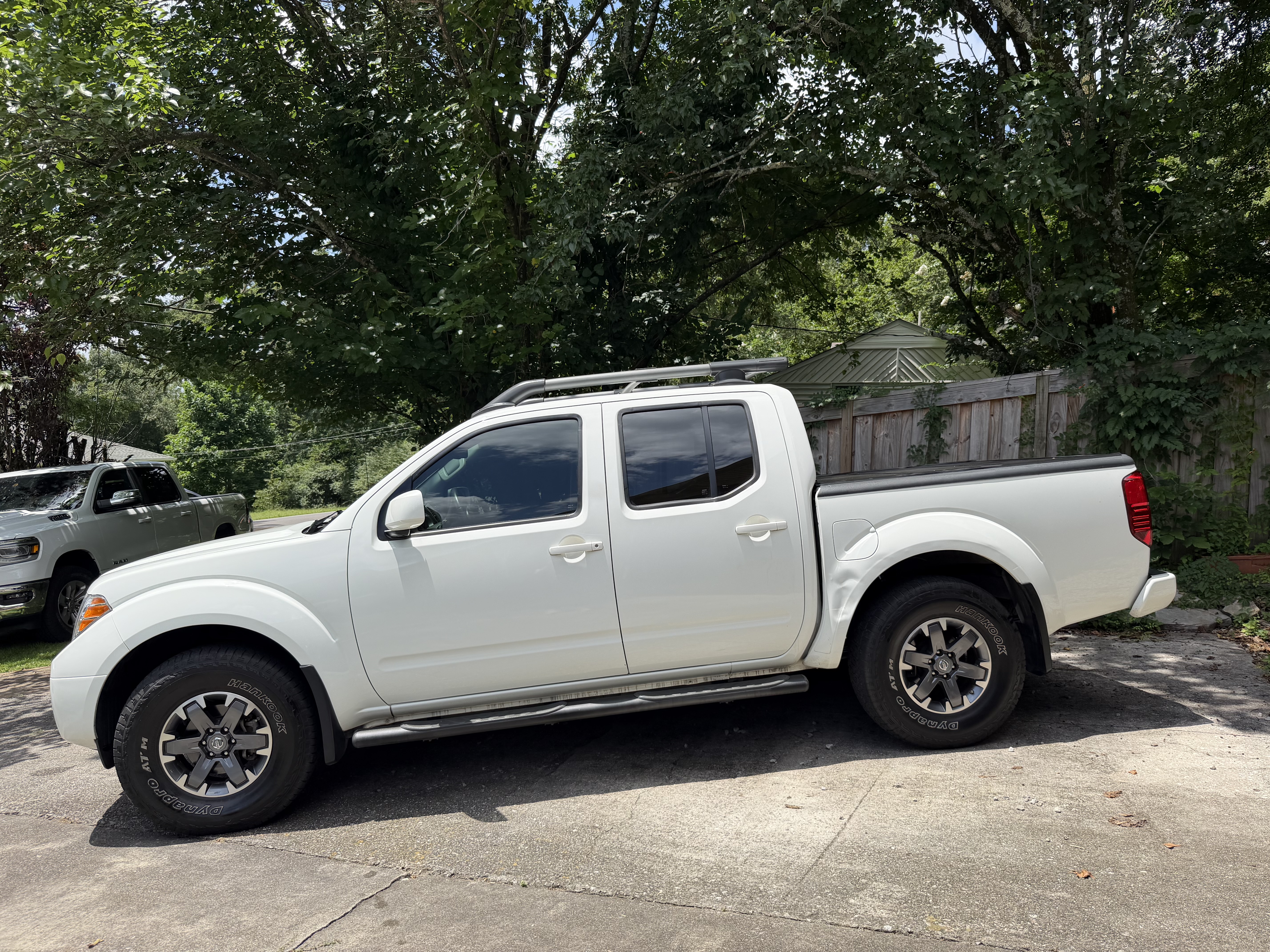 Used 2017 Nissan Frontier PRO-4X w/ Pro-4x Luxury Package AWD/4WD image 2