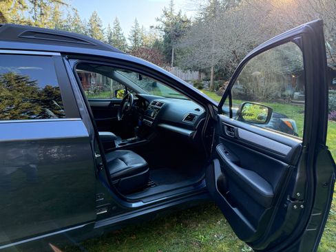 Used 2015 Subaru Outback 2.5i Premium image 10