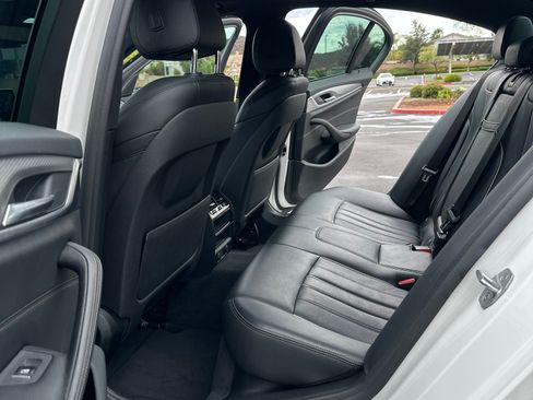 Used 2019 BMW 530e w/ M Sport Package RWD image 19