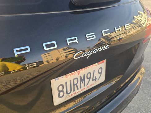 Used 2017 Porsche Cayenne Platinum Edition image 32