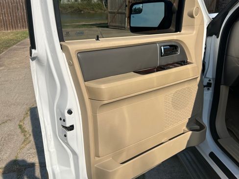 Used 2014 Ford Expedition EL XLT w/ Equipment Group 202A image 9