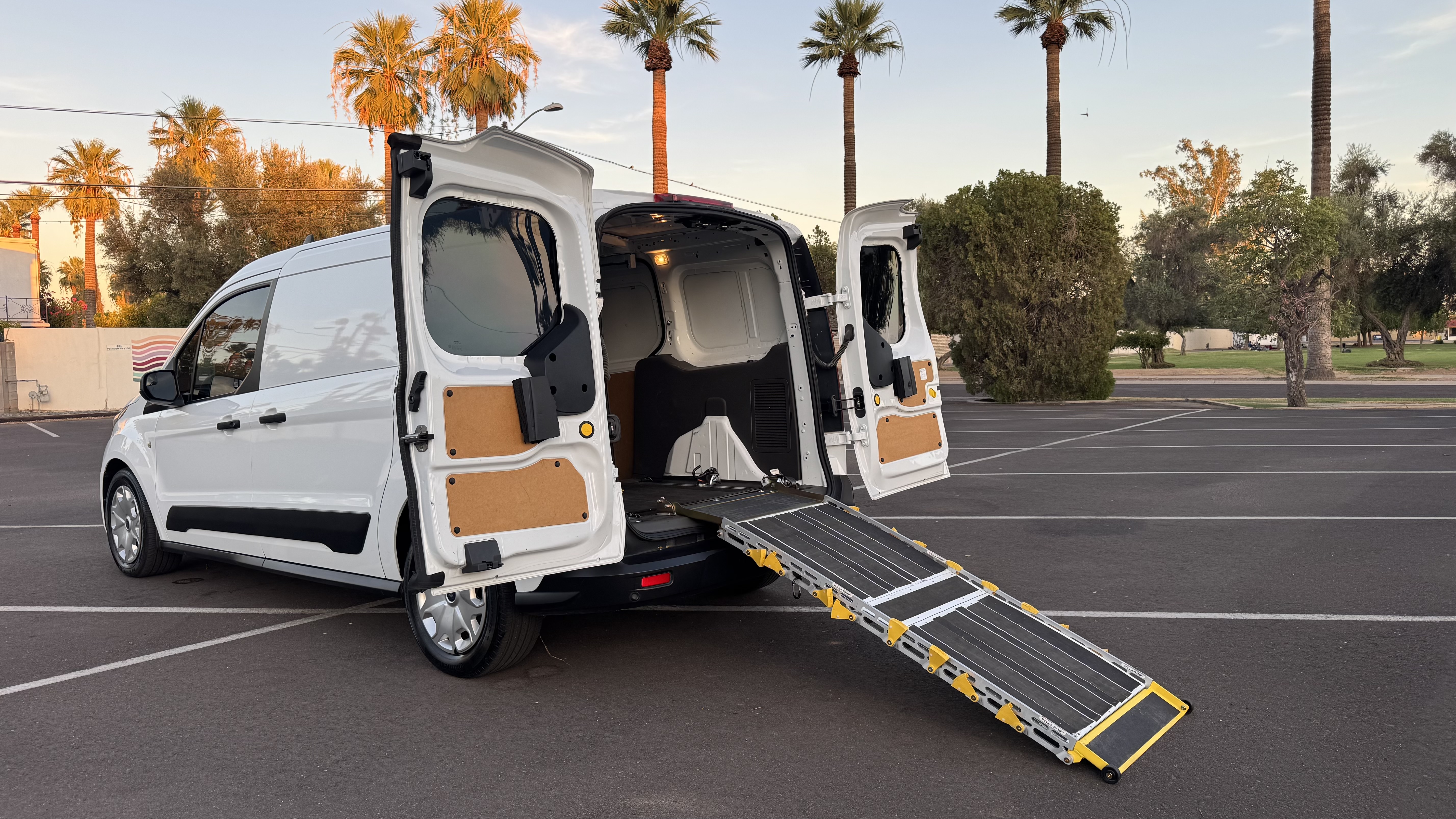 Used 2020 Ford Transit Connect XLT FWD image 1