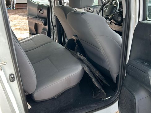 Used 2017 Toyota Tacoma SR image 8