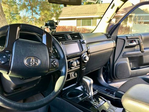 Used 2019 Toyota 4Runner 4WD image 9