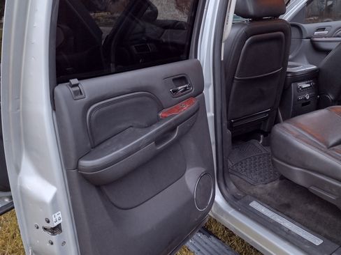 Used 2013 Cadillac Escalade ESV Premium image 13