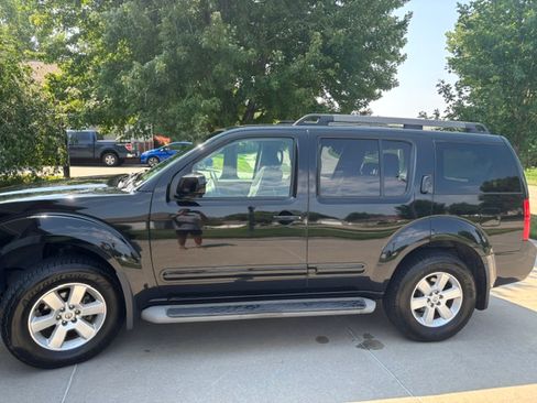 Used 2012 Nissan Pathfinder SV AWD/4WD image 5