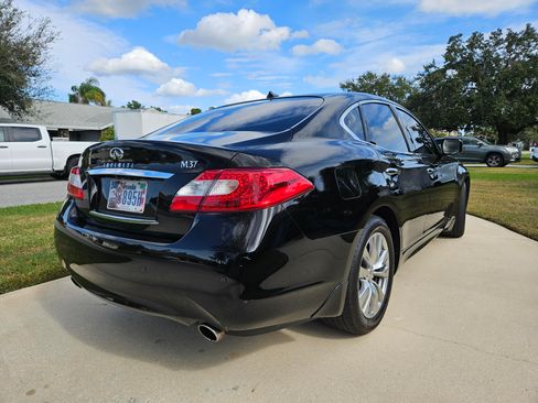 Used 2013 INFINITI M37 w/ Premium Pkg image 10