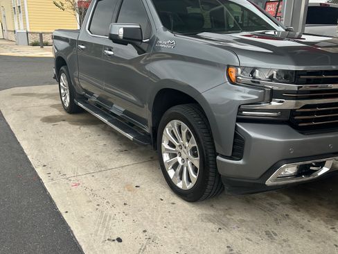 Used 2019 Chevrolet Silverado 1500 High Country w/ Technology Package image 10