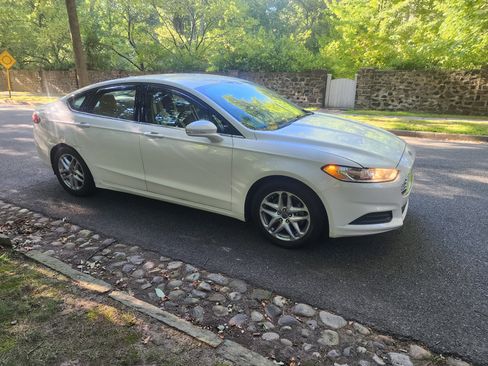 Used 2014 Ford Fusion SE image 4