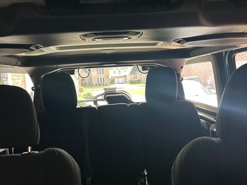 Used 2019 Jeep Wrangler Unlimited Sahara image 2