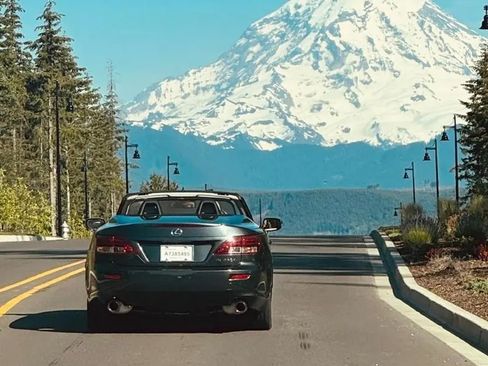 Used 2011 Lexus IS 350C w/ Luxury Pkg RWD image 25