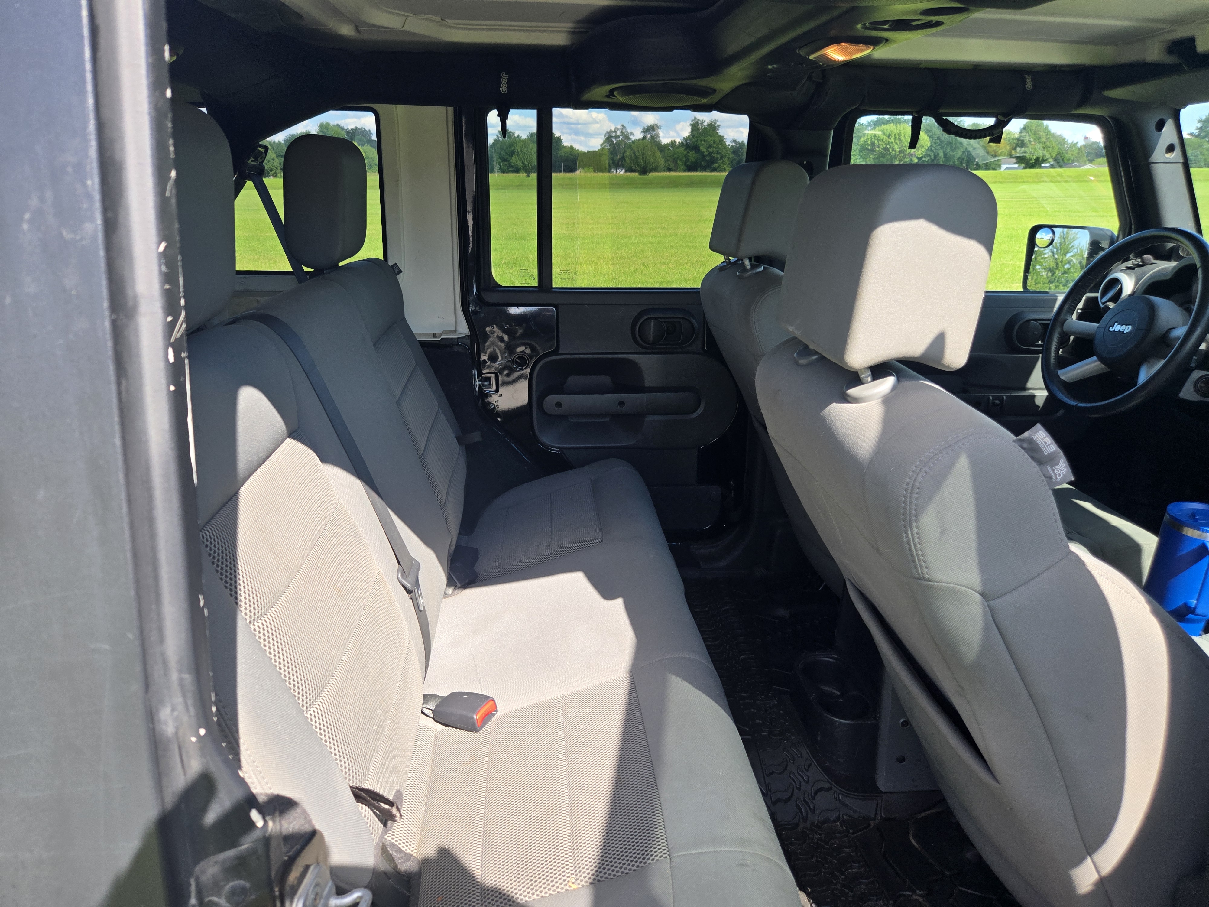 Used 2009 Jeep Wrangler Unlimited Sahara w/ Dual Top Group AWD/4WD image 13