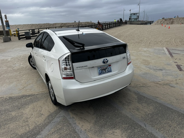 Used 2010 Toyota Prius Five FWD image 2