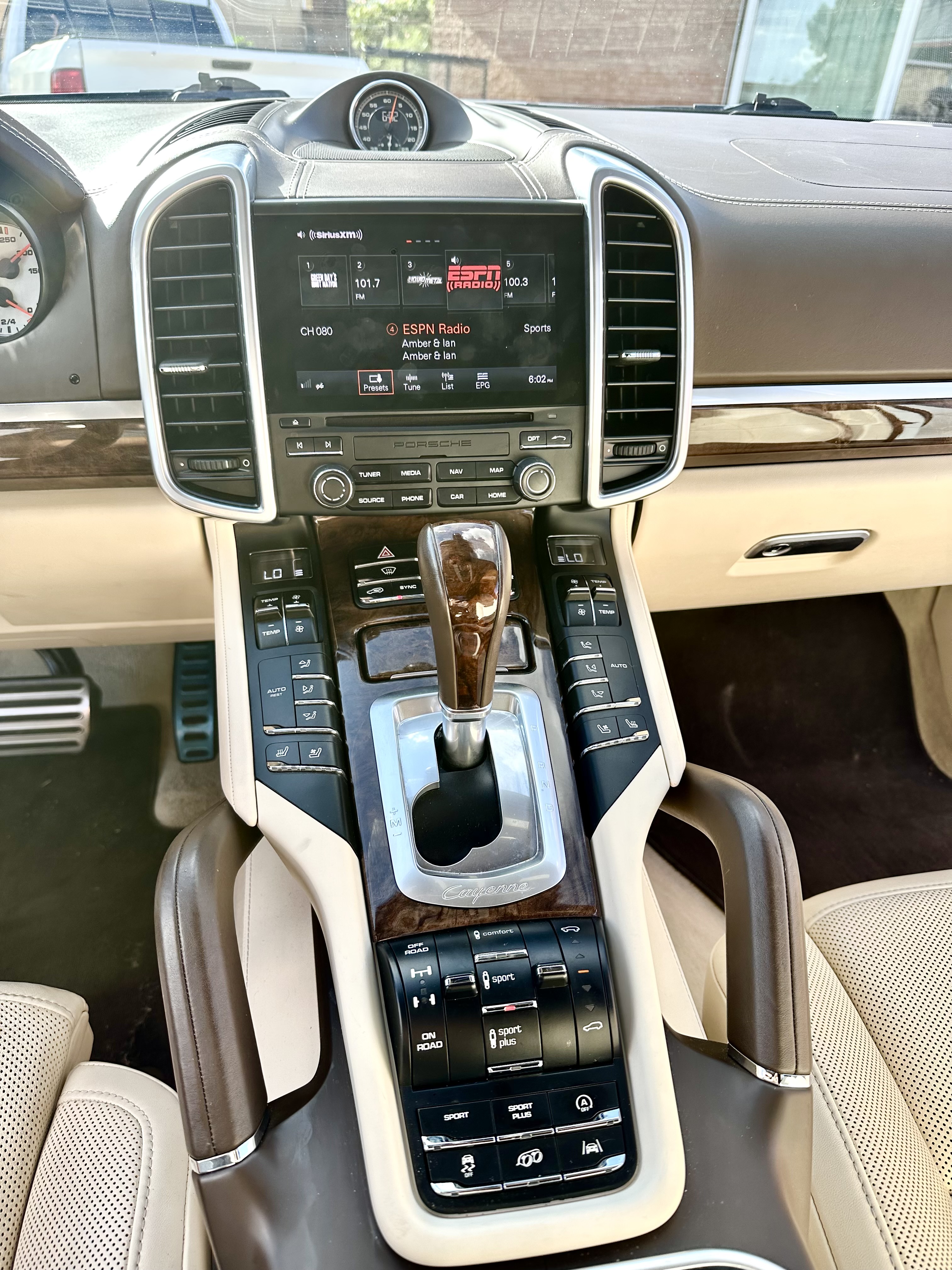 Used 2017 Porsche Cayenne AWD/4WD image 15