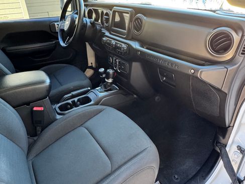 Used 2018 Jeep Wrangler Unlimited Sport S image 18