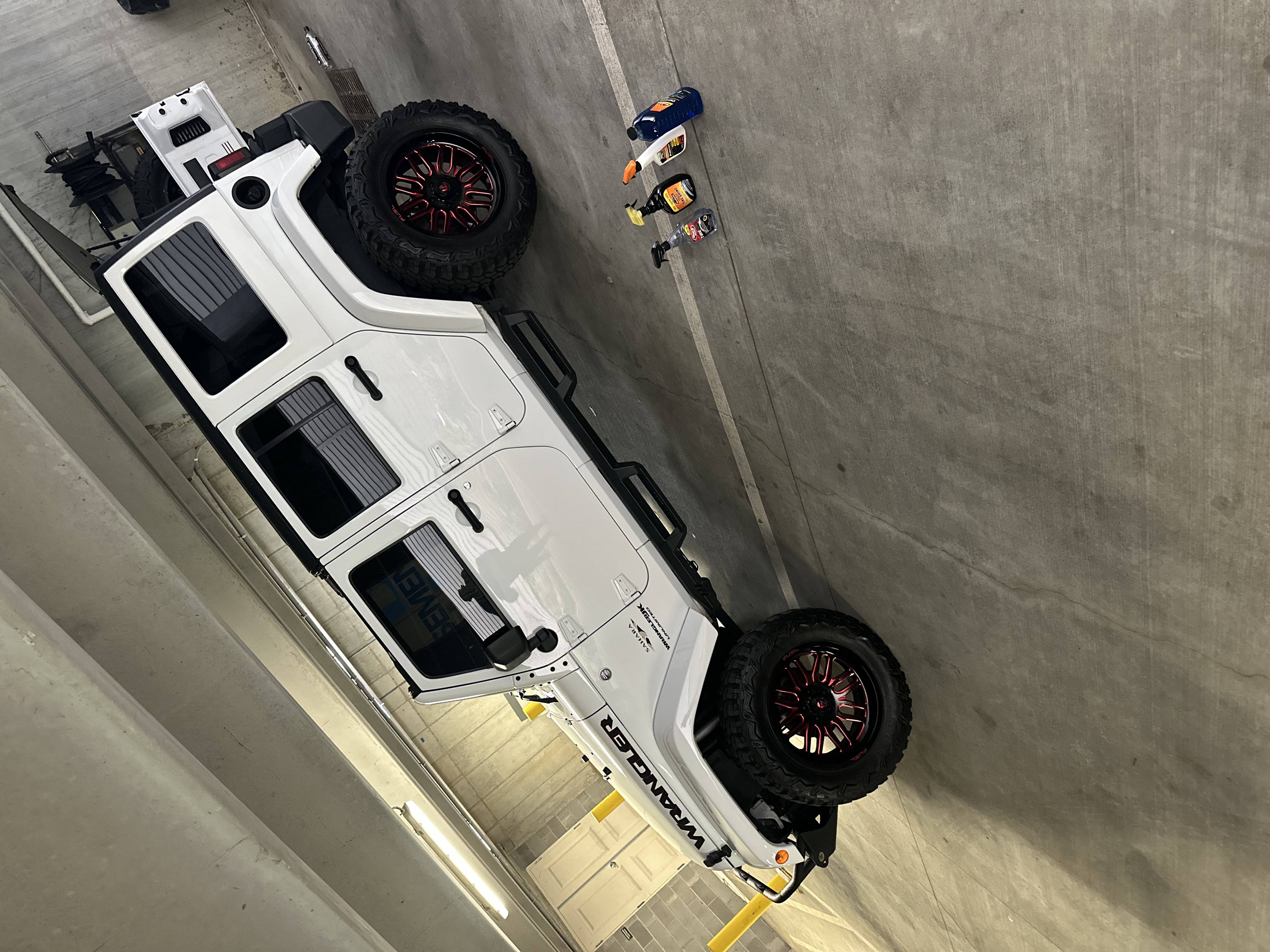 Used 2018 Jeep Wrangler Unlimited Sahara w/ Connectivity Group AWD/4WD image 13