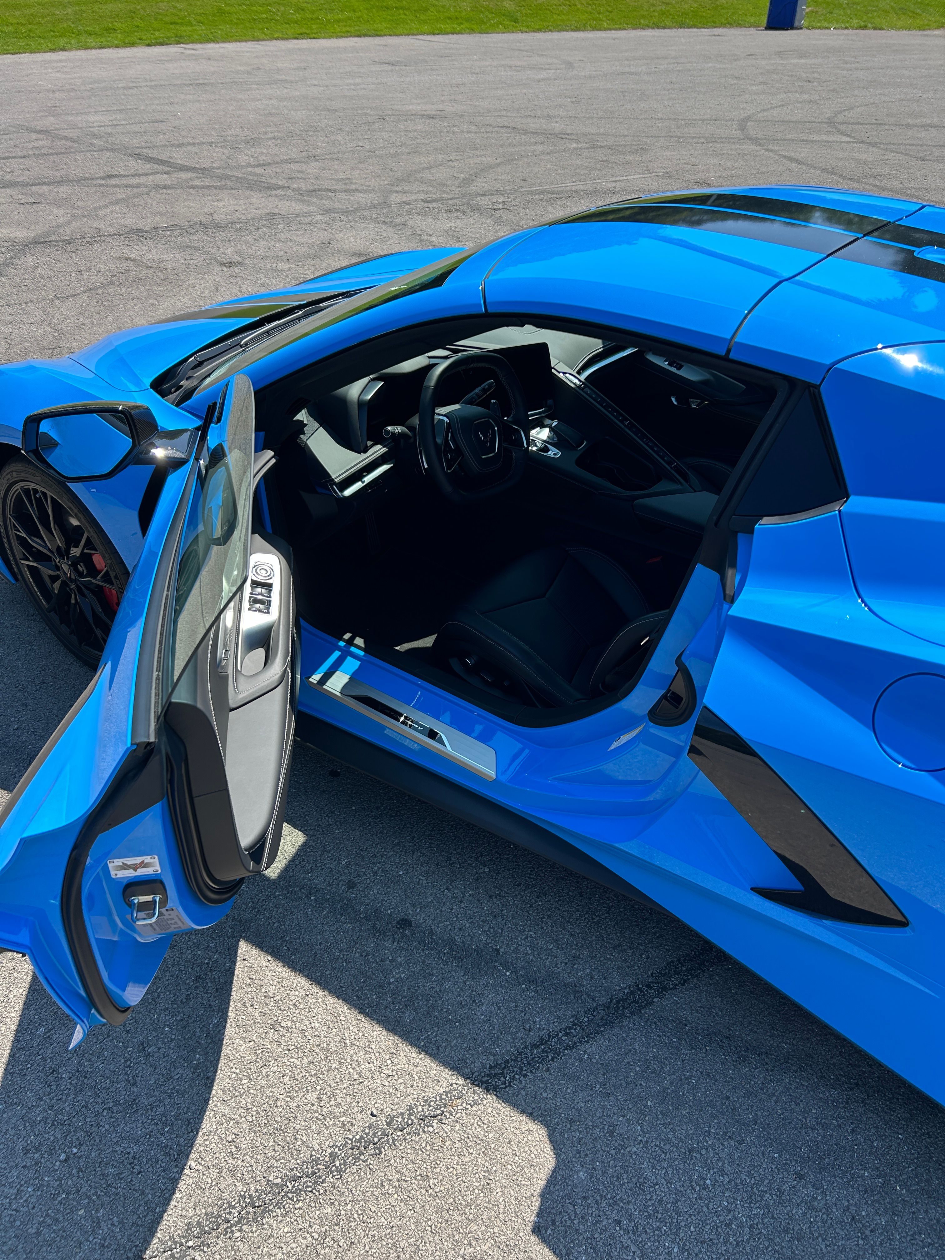 Used 2023 Chevrolet Corvette Stingray Premium Conv w/ Z51 Performance Package RWD image 9