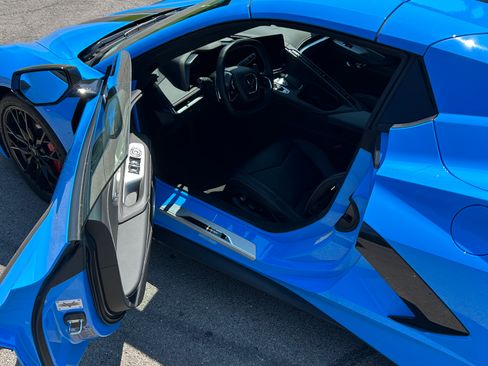 Used 2023 Chevrolet Corvette Stingray Premium Conv w/ Z51 Performance Package RWD image 9