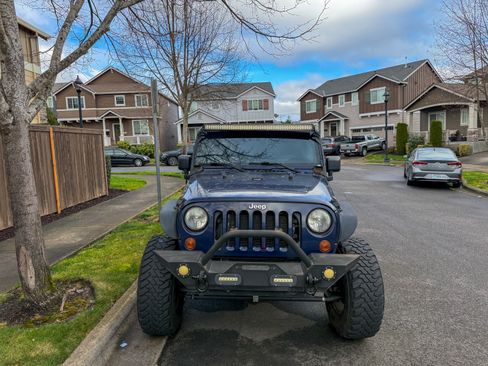 Used 2013 Jeep Wrangler Unlimited Sahara image 5
