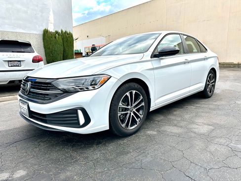 Used 2023 Volkswagen Jetta Sport image 1