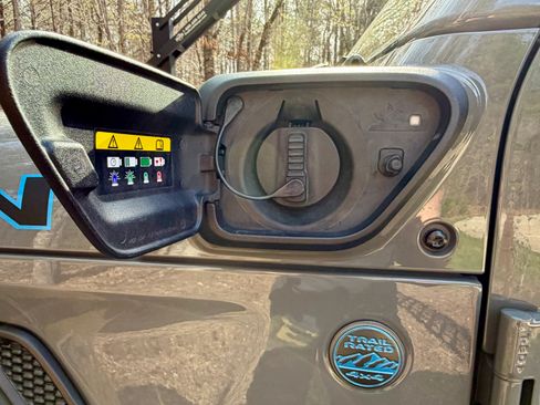 Used 2021 Jeep Wrangler Unlimited Rubicon 4xe w/ Steel Bumper Group image 13