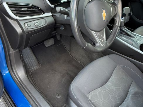 Used 2017 Chevrolet Volt LT w/ Comfort Package image 31