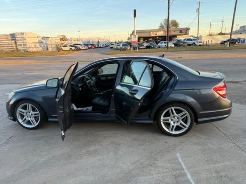 Used 2009 Mercedes-Benz C 350 Sport image 2