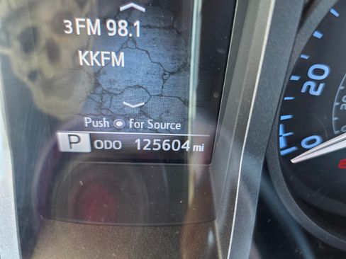 Used 2016 Toyota Tacoma TRD Sport image 5