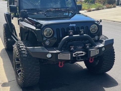 Used 2014 Jeep Wrangler Unlimited Rubicon w/ Connectivity Group image 5