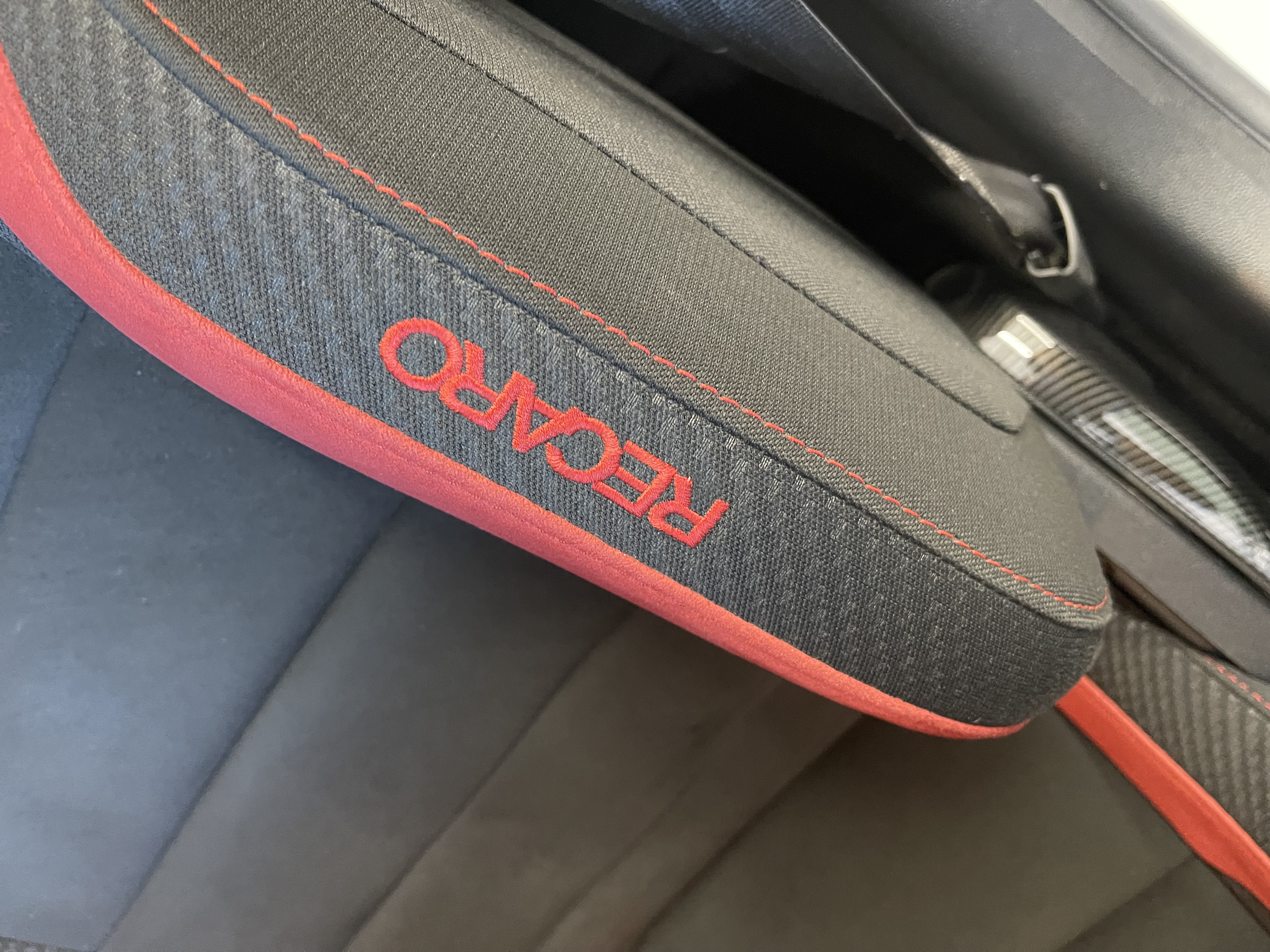 Used 2019 Ford Mustang Shelby GT350R w/ GT350R Equipment Group 920A RWD image 17