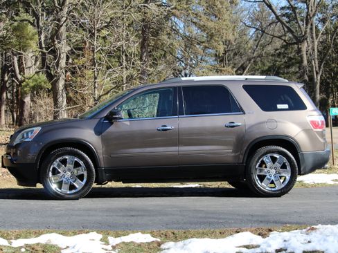 Used 2010 GMC Acadia SLT w/ Spring Special Package SLT-1 image 2