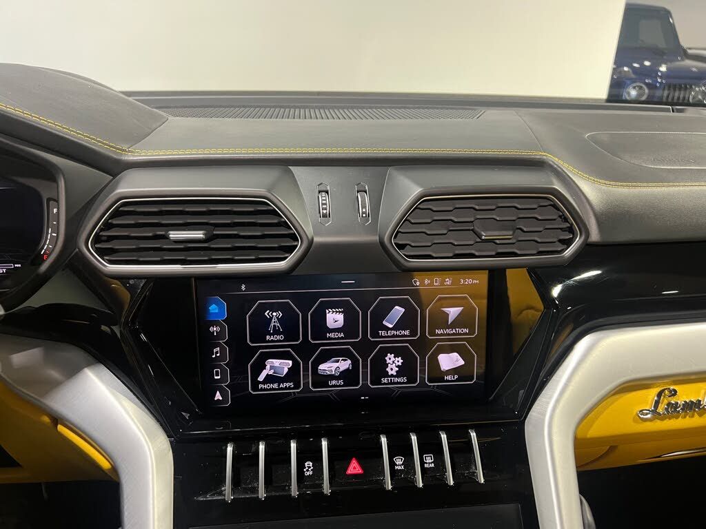 Used 2021 Lamborghini Urus AWD/4WD image 19
