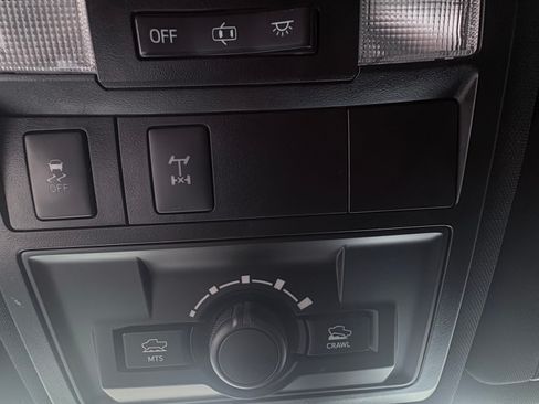 Used 2019 Toyota Tacoma TRD Off-Road w/ Technology Package AWD/4WD image 26