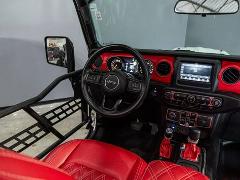 Used 2021 Jeep Gladiator Sport image 18