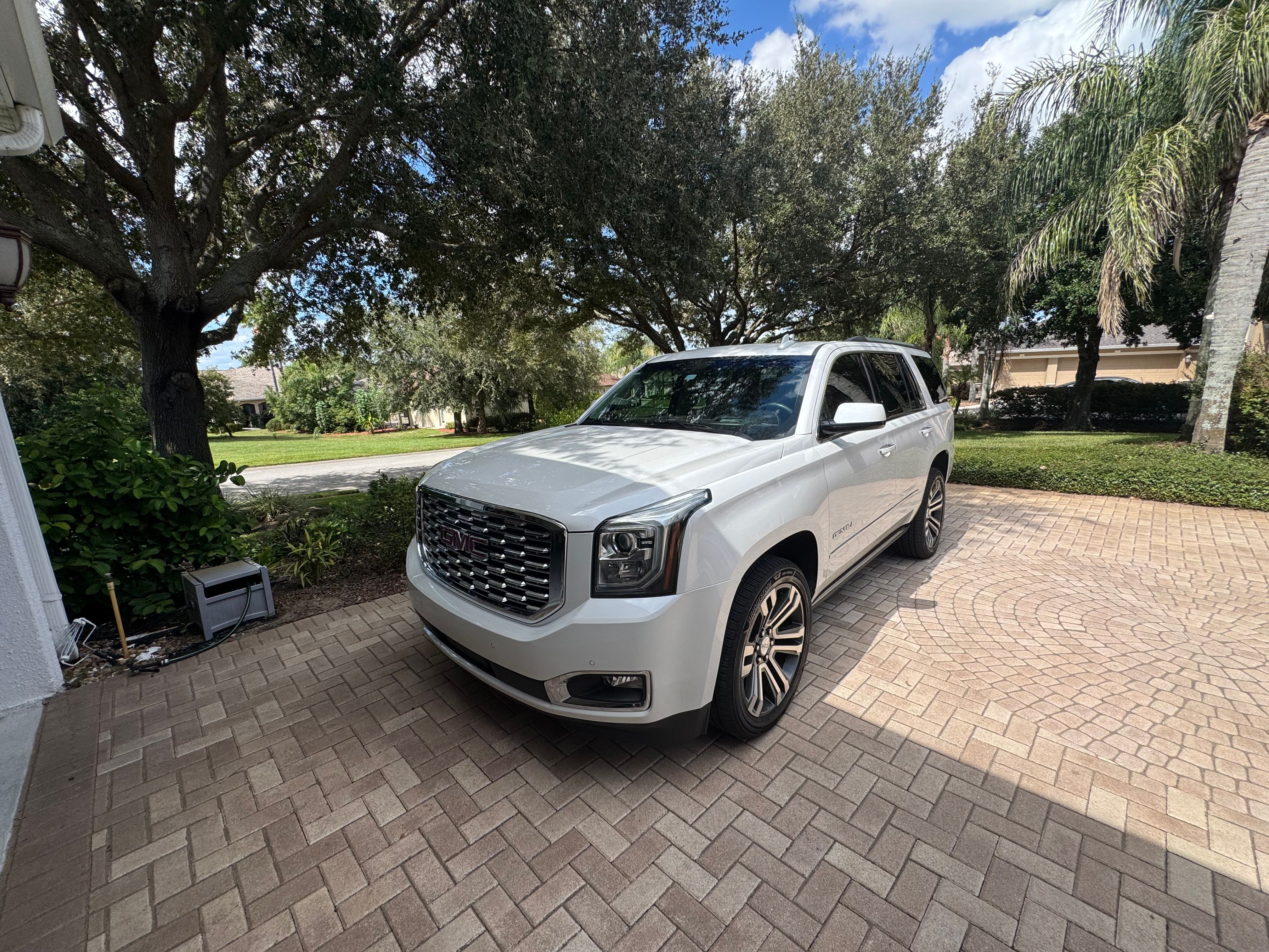 Used 2020 GMC Yukon Denali w/ Denali Premium Package AWD/4WD image 2