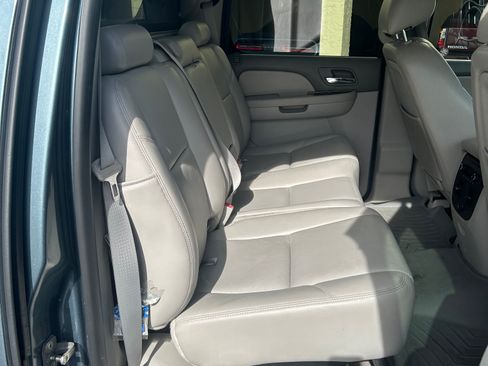 Used 2011 Chevrolet Avalanche LTZ image 8