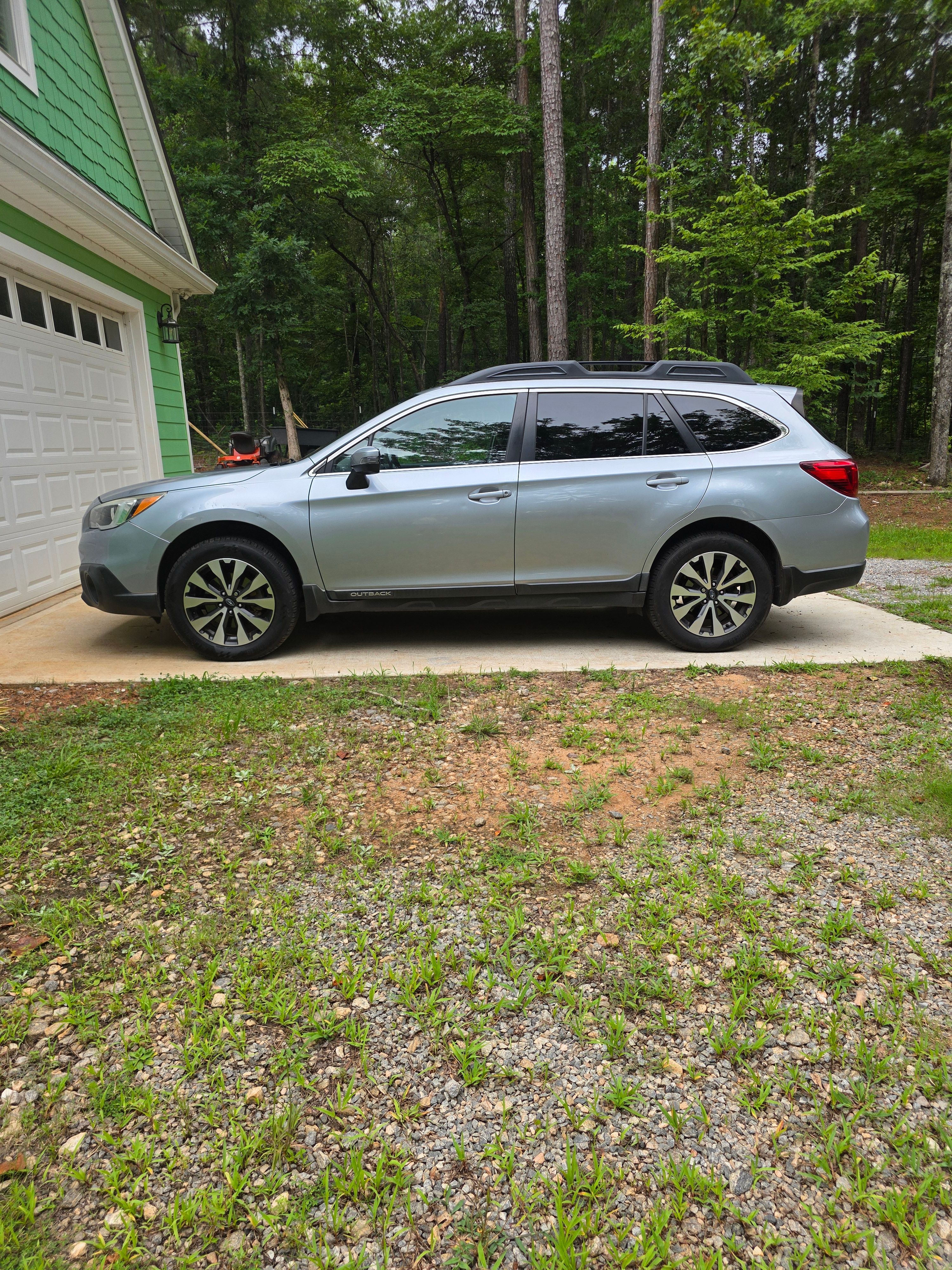 Used 2015 Subaru Outback 2.5i Limited AWD/4WD image 1