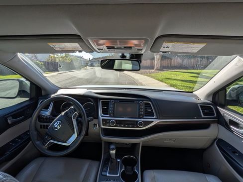 Used 2015 Toyota Highlander Limited image 13